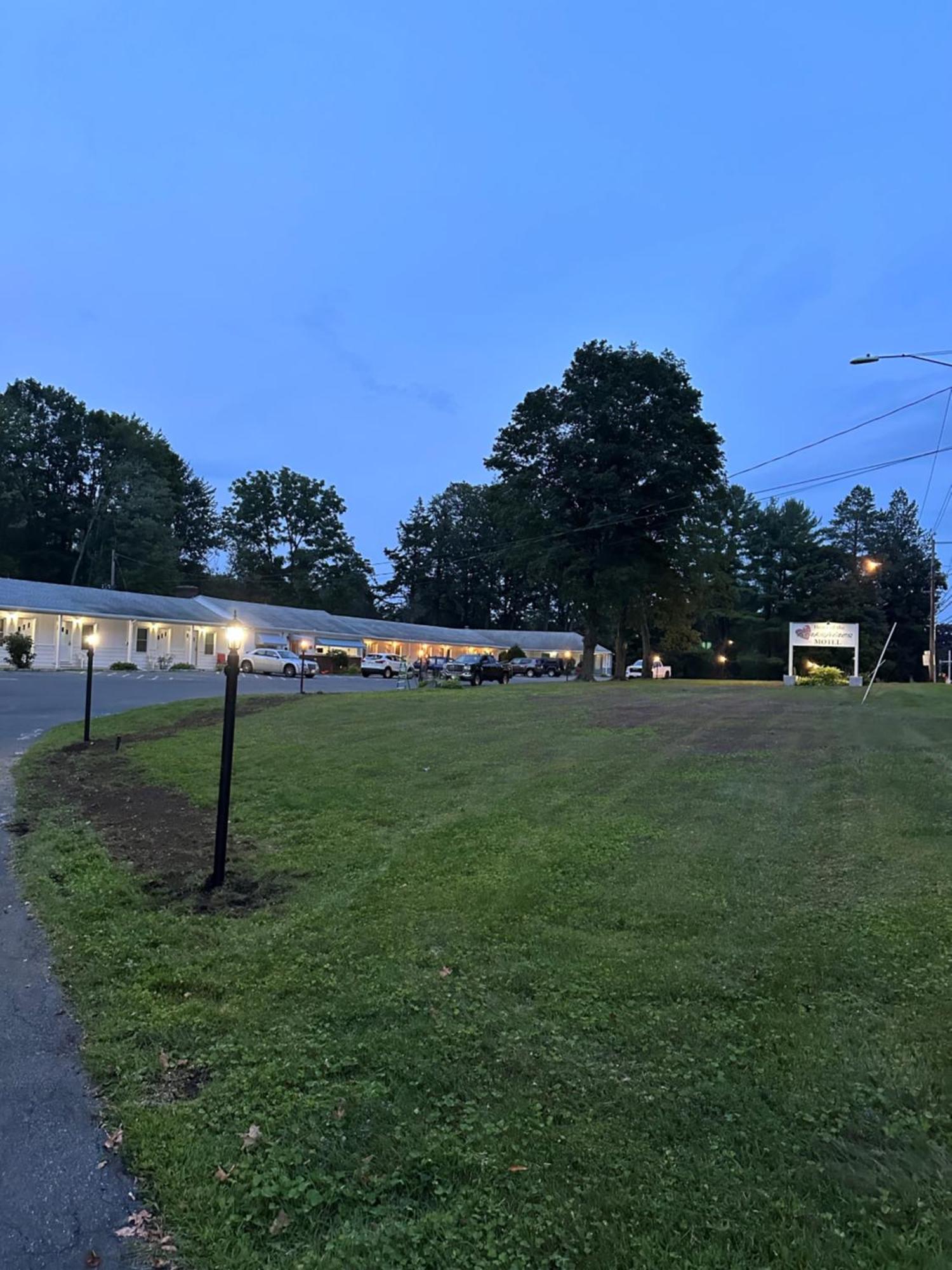 Heart Of The Berkshires Motel 핏츠필드 외부 사진
