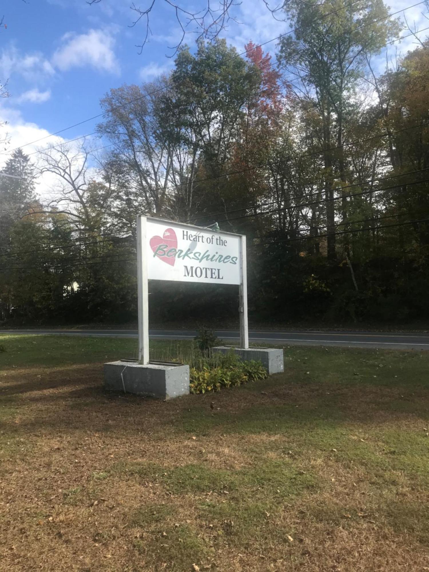 Heart Of The Berkshires Motel 핏츠필드 외부 사진