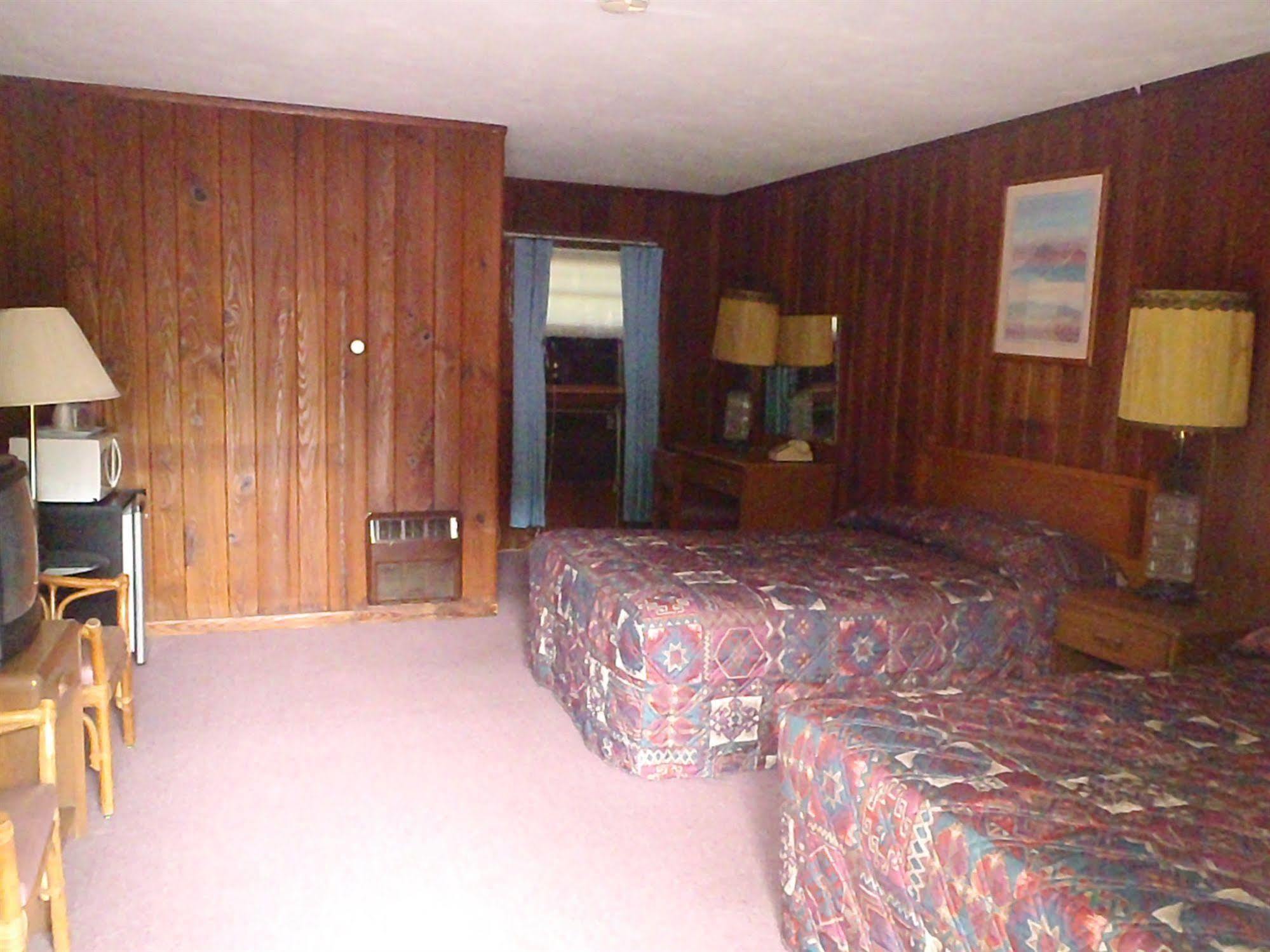 Heart Of The Berkshires Motel 핏츠필드 외부 사진