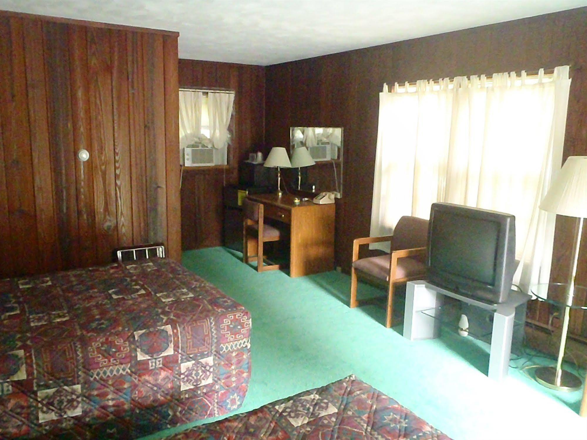 Heart Of The Berkshires Motel 핏츠필드 외부 사진